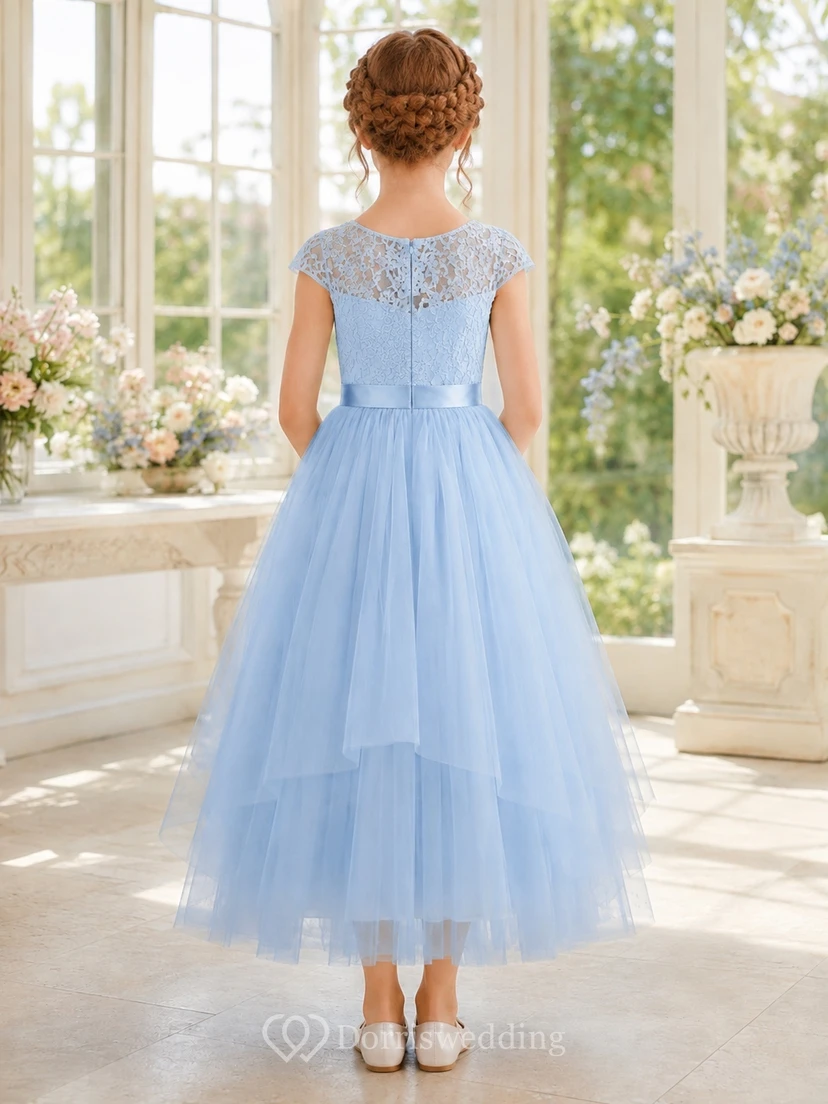 Vestido de dama de honor juvenil azul cielo, corte en A, largo hasta la rodilla, manga corta con volantes y falda escalonada, estilo romántico. view 2
