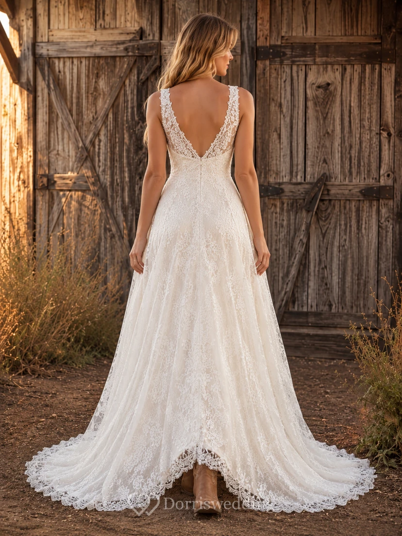 Robe de mariée de maternité, col V, manches longues en dentelle, coupe trapèze, traîne jardin view 2