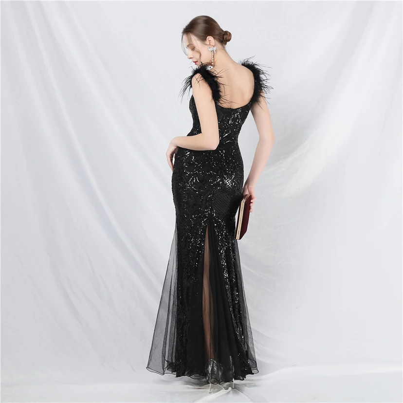 Robe longue haut de gamme en maille à sequins et plumes d'autruche. view 24
