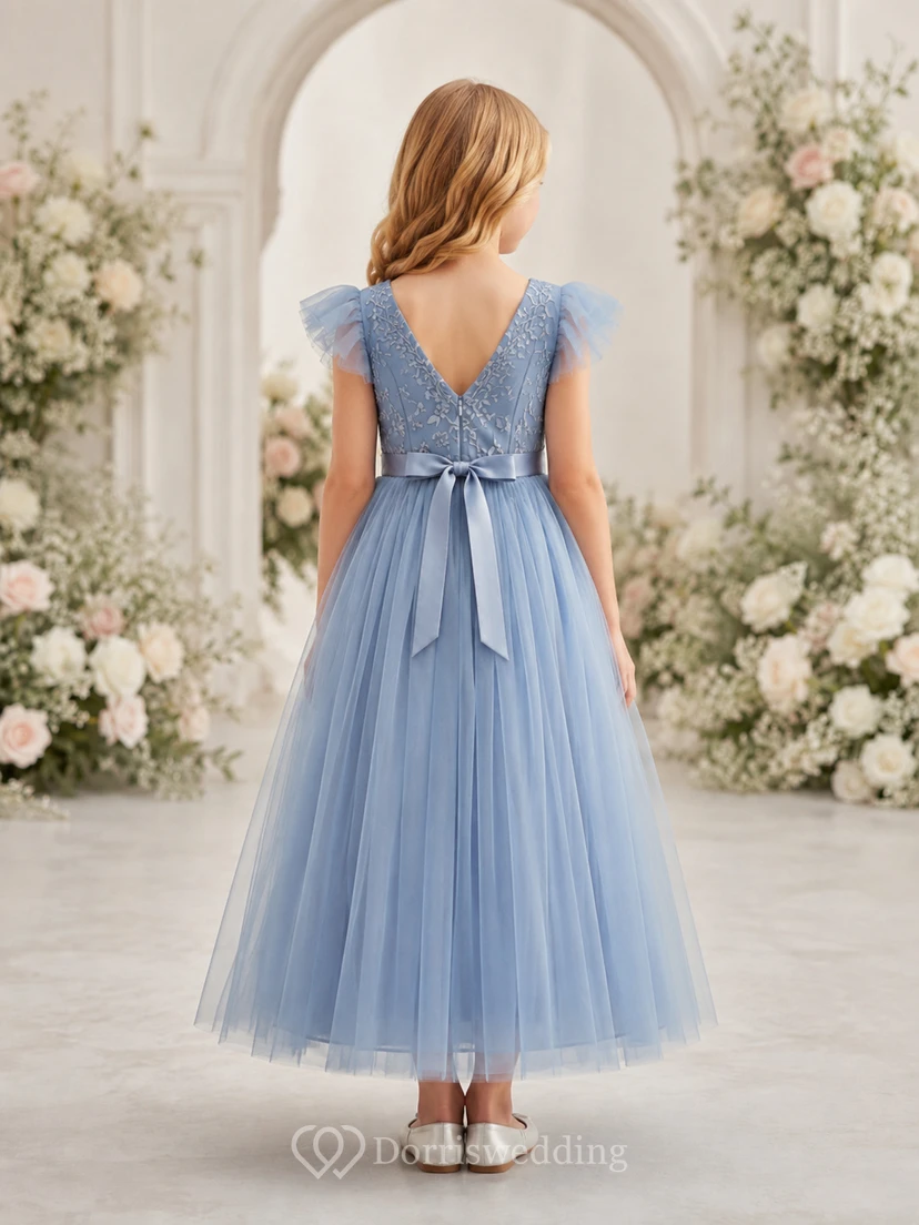 Vestido de niña de las flores, azul acero, encaje, tul, corte en A, mangas con volantes, escote en V, largo midi, detalle de lazo view 2
