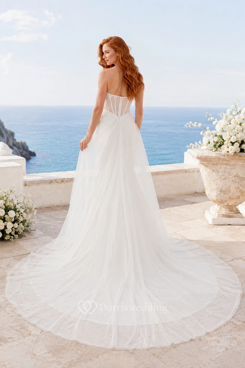 Robe de mariée en tulle, coupe trapèze, bustier cœur, traîne view 2
