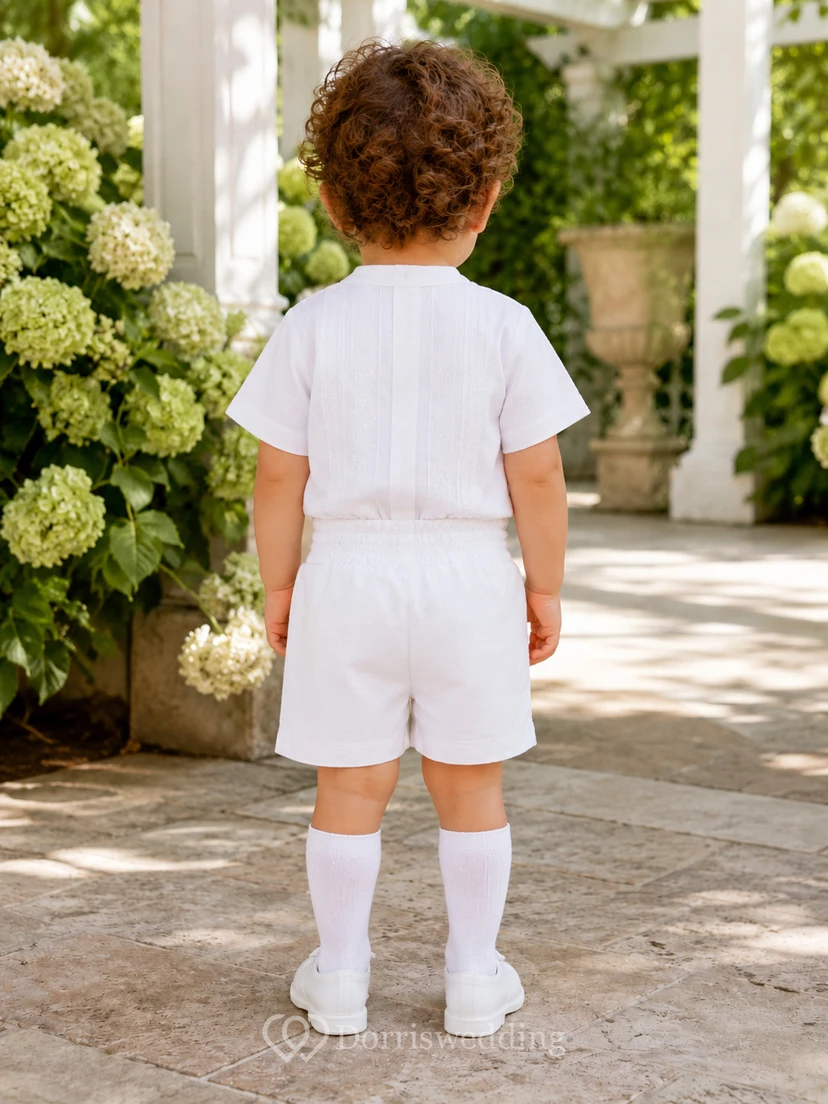 Minimalistisches weißes Kurzarm-Taufset mit Abnähern für Jungen view 2