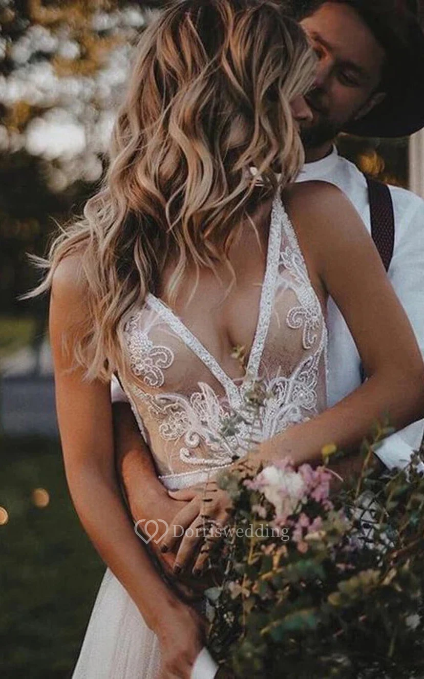 Vestido de novia sexy de corte imperio con escote pronunciado, sin mangas, de gasa y apliques de tul. view 2