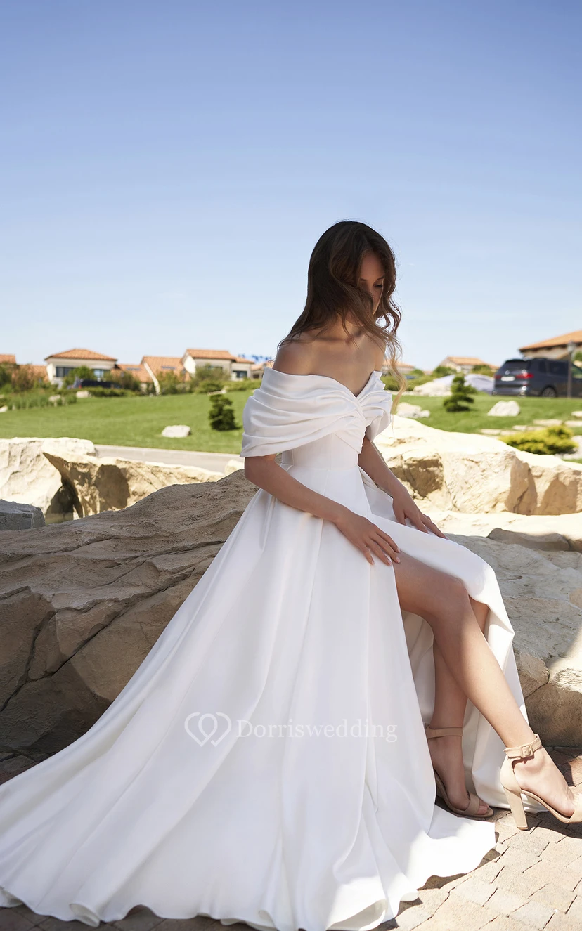 Robe de mariée longue en satin, coupe trapèze, col en V, manches chauve-souris sexy, fronces et fente sur le devant view 2