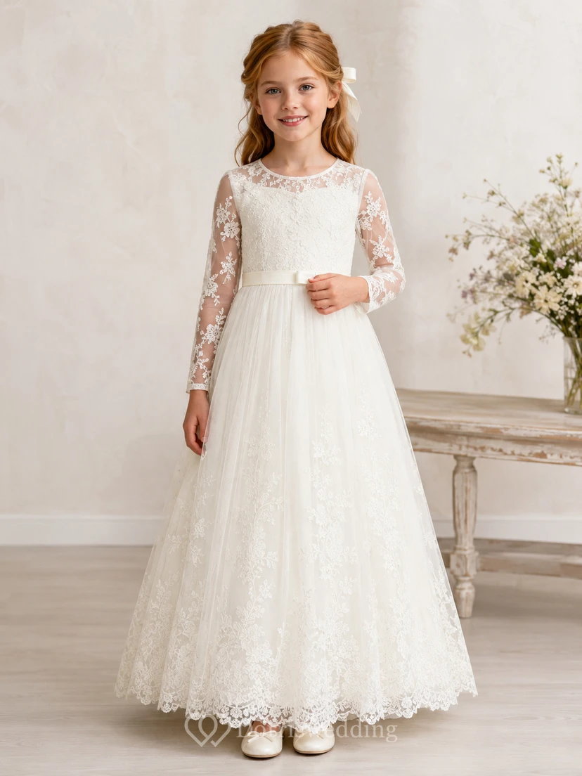 Kommunionkleid mit hohem Kragen, langen Illusionsärmeln und Spitze