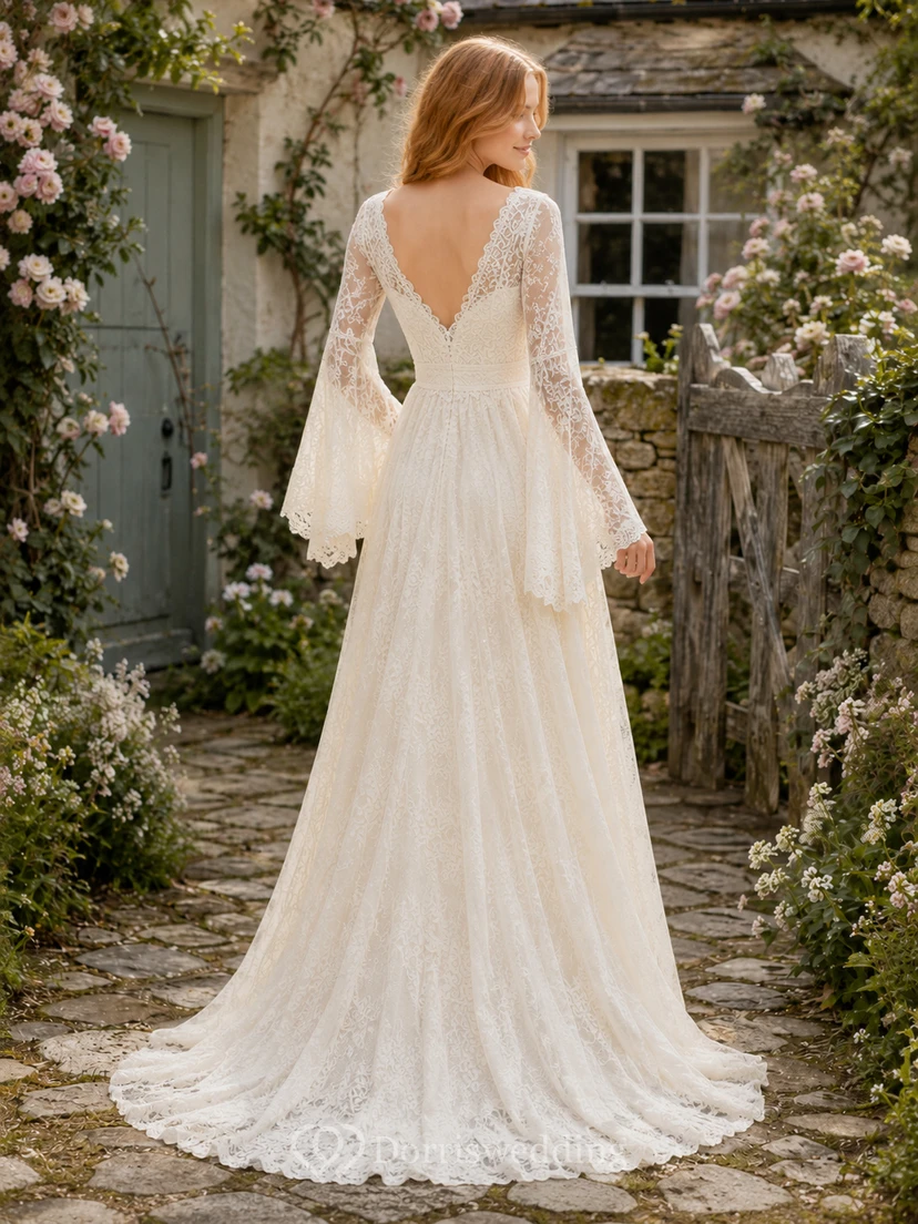 Robe de mariée trapèze en dentelle champêtre à col en V et manches cloche view 2