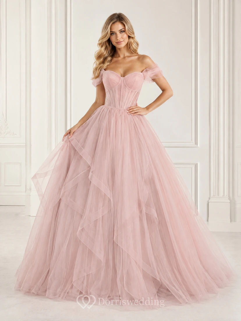 Romantisches Prinzessinnen-Ballkleid aus Tüll, schulterfrei, mit herzförmigem Dekolleté und fließenden Rüschen.