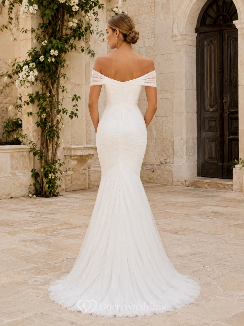 Robe de mariée sirène en jersey de tulle froncé, épaules dénudées, manches courtes et bustier cœur, longueur au sol et traîne. view 2