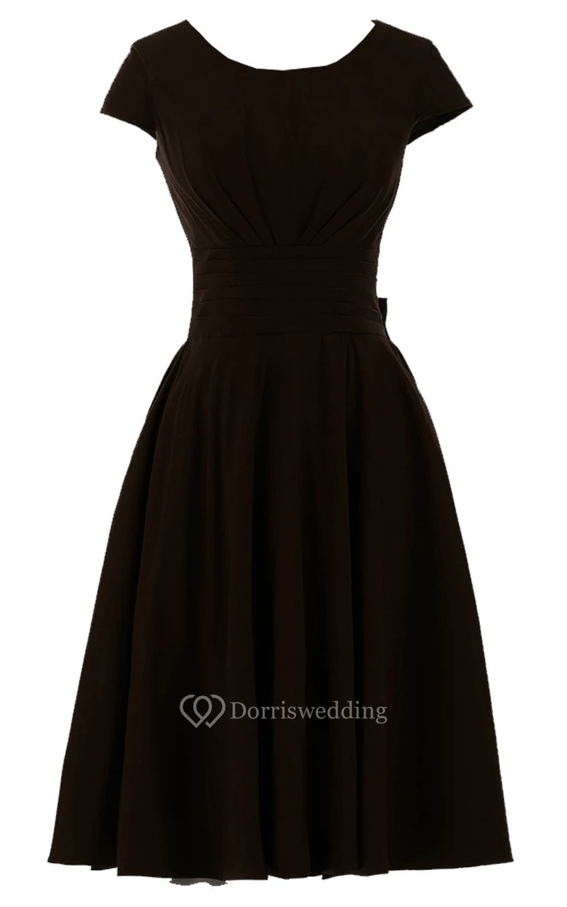 Kurzärmeliges, knielanges, plissiertes Chiffonkleid mit Schleife view 9