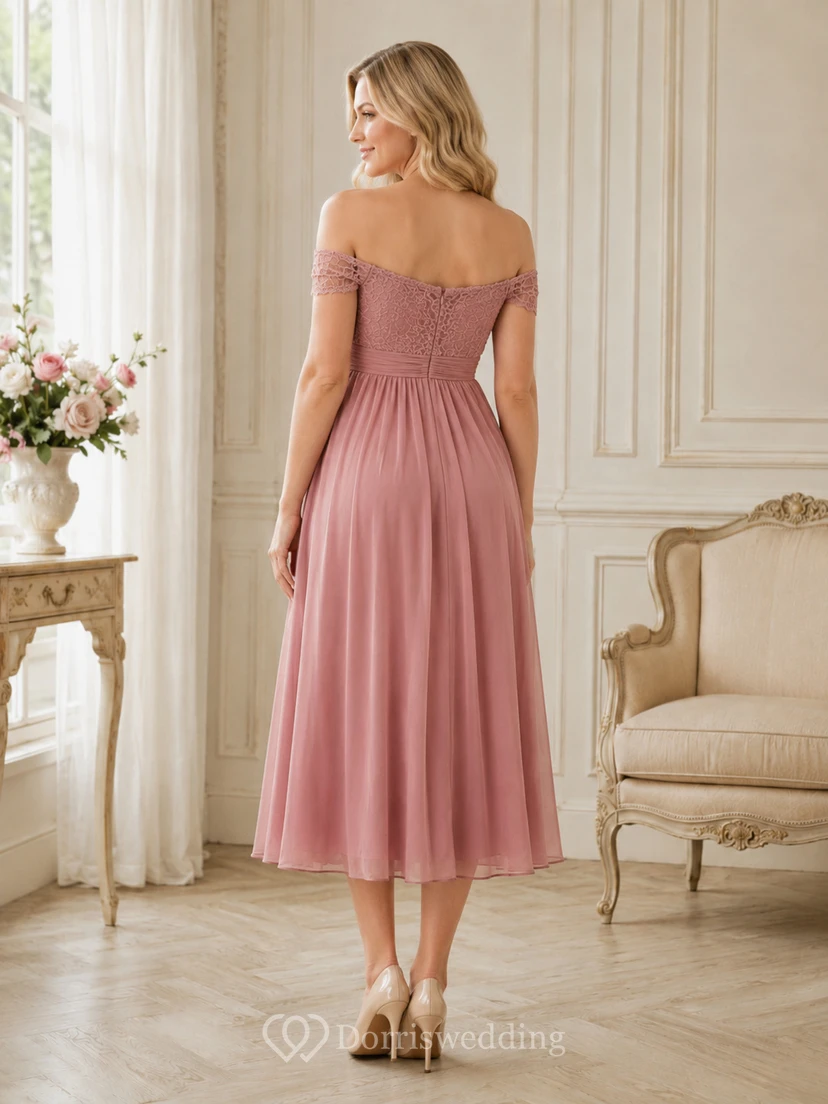Robe de maternité vintage rose poudré à épaules dénudées en dentelle et mousseline, coupe trapèze, longueur thé view 2