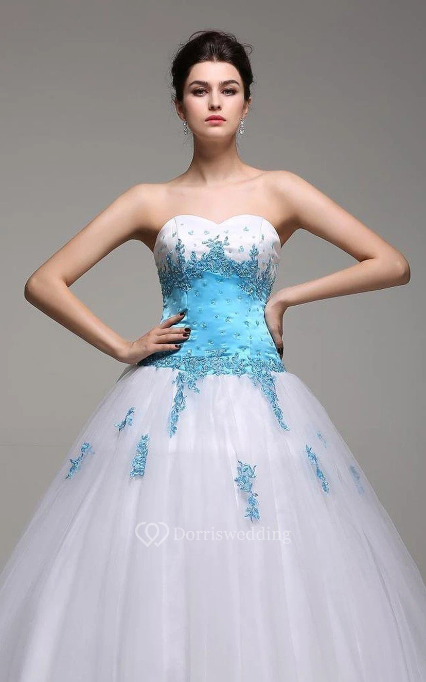 Ballkleid aus Tüll mit Herzausschnitt, Applikationen und Perlenstickerei view 3