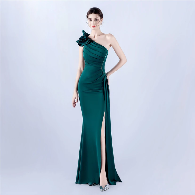Robe de soirée ornée de perles et de diamants, avec épaulettes à motif feuille de lotus et col oblique, idéale pour la célébration de la réunion annuelle. view 37