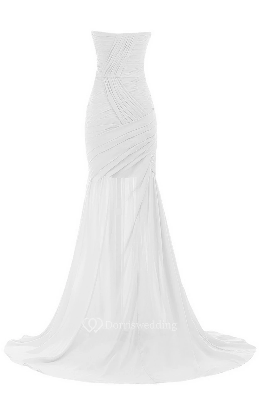Vestido de novia con escote corazón, cola larga, fruncido y abalorios. view 5
