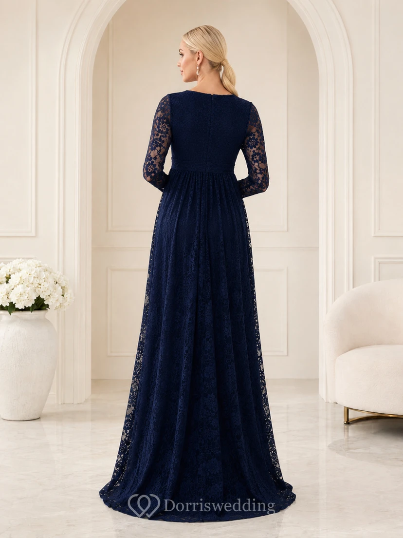 Elegantes, formelles Umstandskleid aus Spitze in Dunkelblau mit Empire-Schnitt, bodenlang, V-Ausschnitt und langen Ärmeln – ein schlichtes und elegantes Kleid für Gästeempfänge. view 2