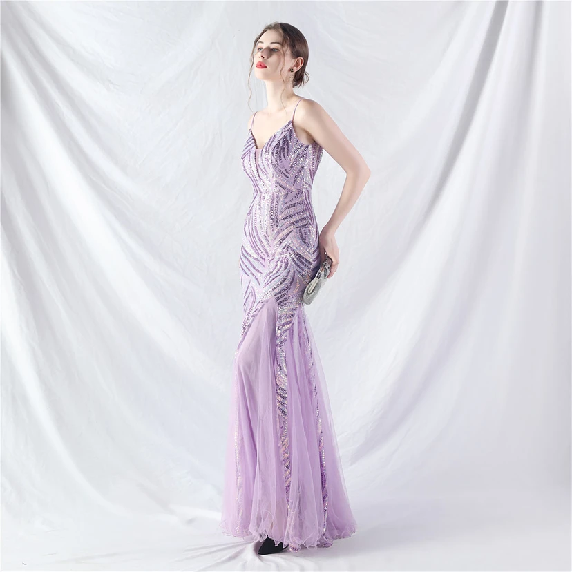 Paillettenbesetztes Abendkleid aus Netzstoff und Trägern view 77
