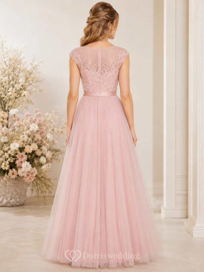 Vestido de dama de honor largo hasta el suelo, de corte A, color rosa empolvado, con cuello joya, mangas cortas y encaje de tul. view 2