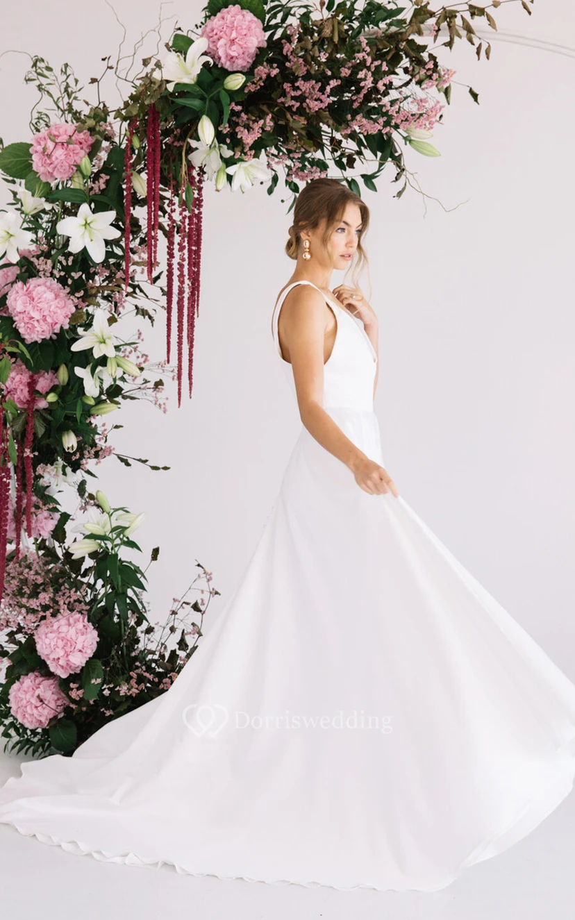 Robe de mariée glamour de coupe trapèze, col en V, poches et traîne view 4