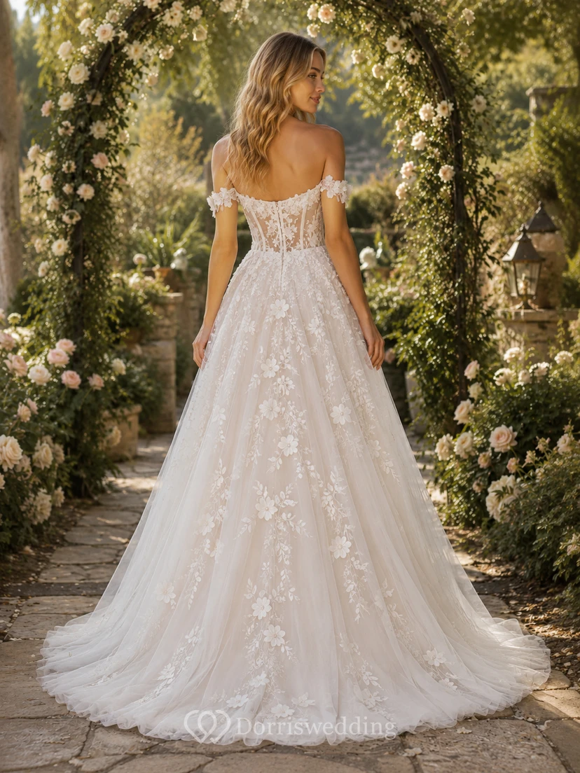 Schulterfreies Brautkleid mit floralen Applikationen view 2
