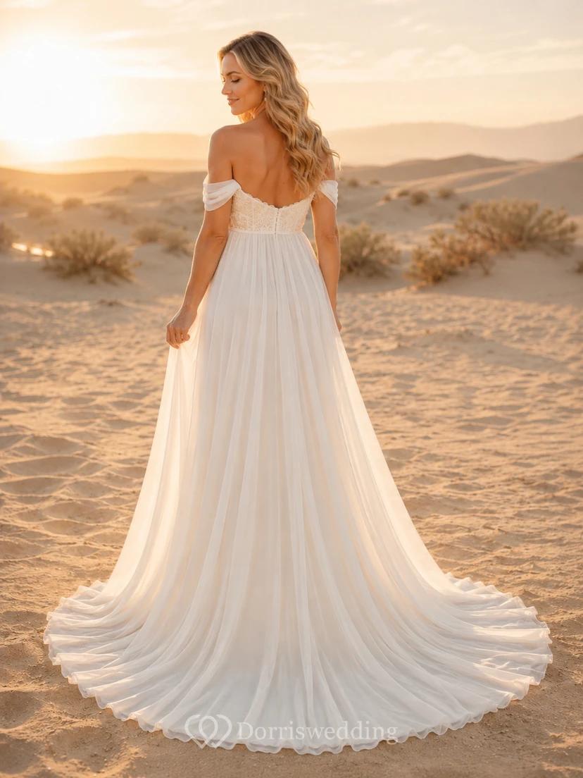 Vestido de novia premamá con corpiño de encaje y hombros descubiertos, estilo desértico, con cola larga. view 2