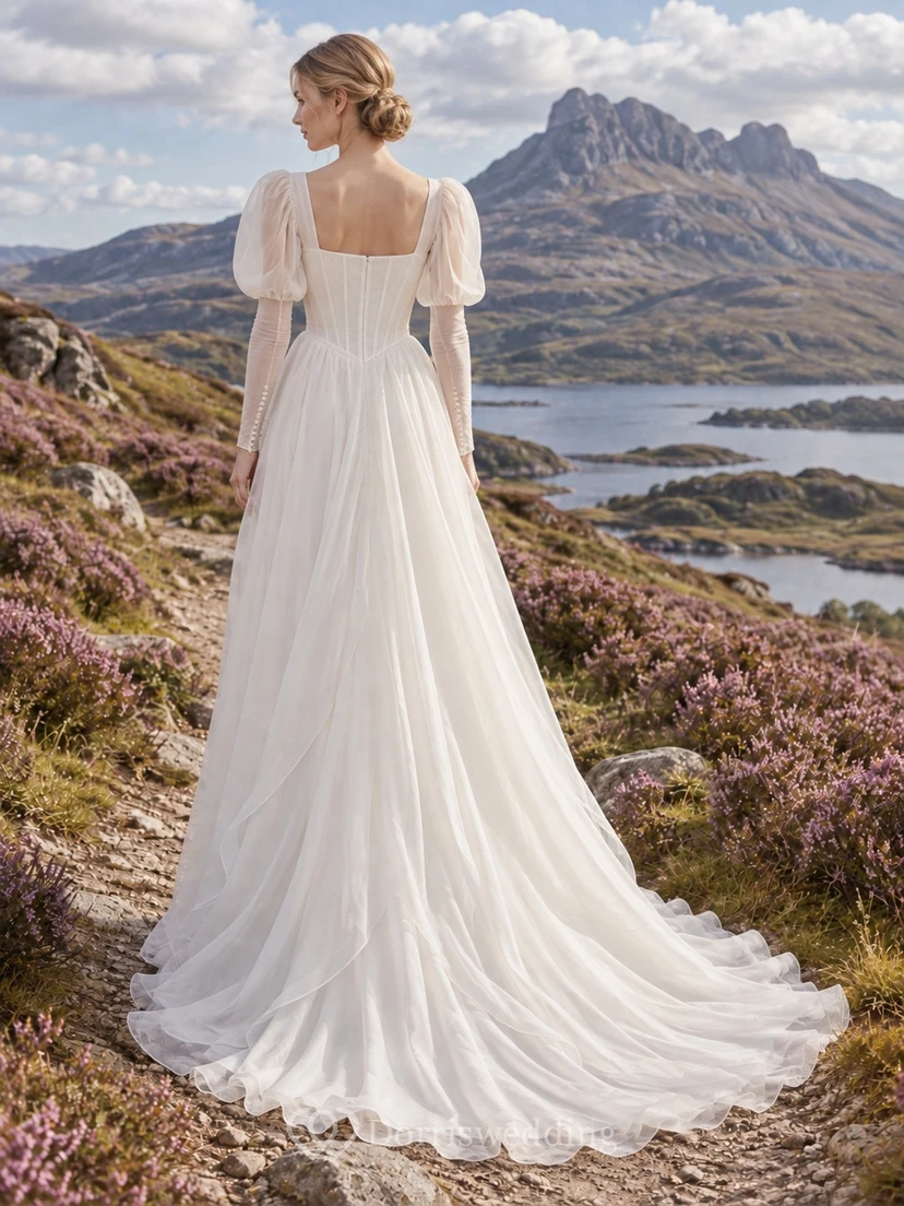 Vestido de novia vintage modesto de organza con escote cuadrado y manga larga, corte en A view 2
