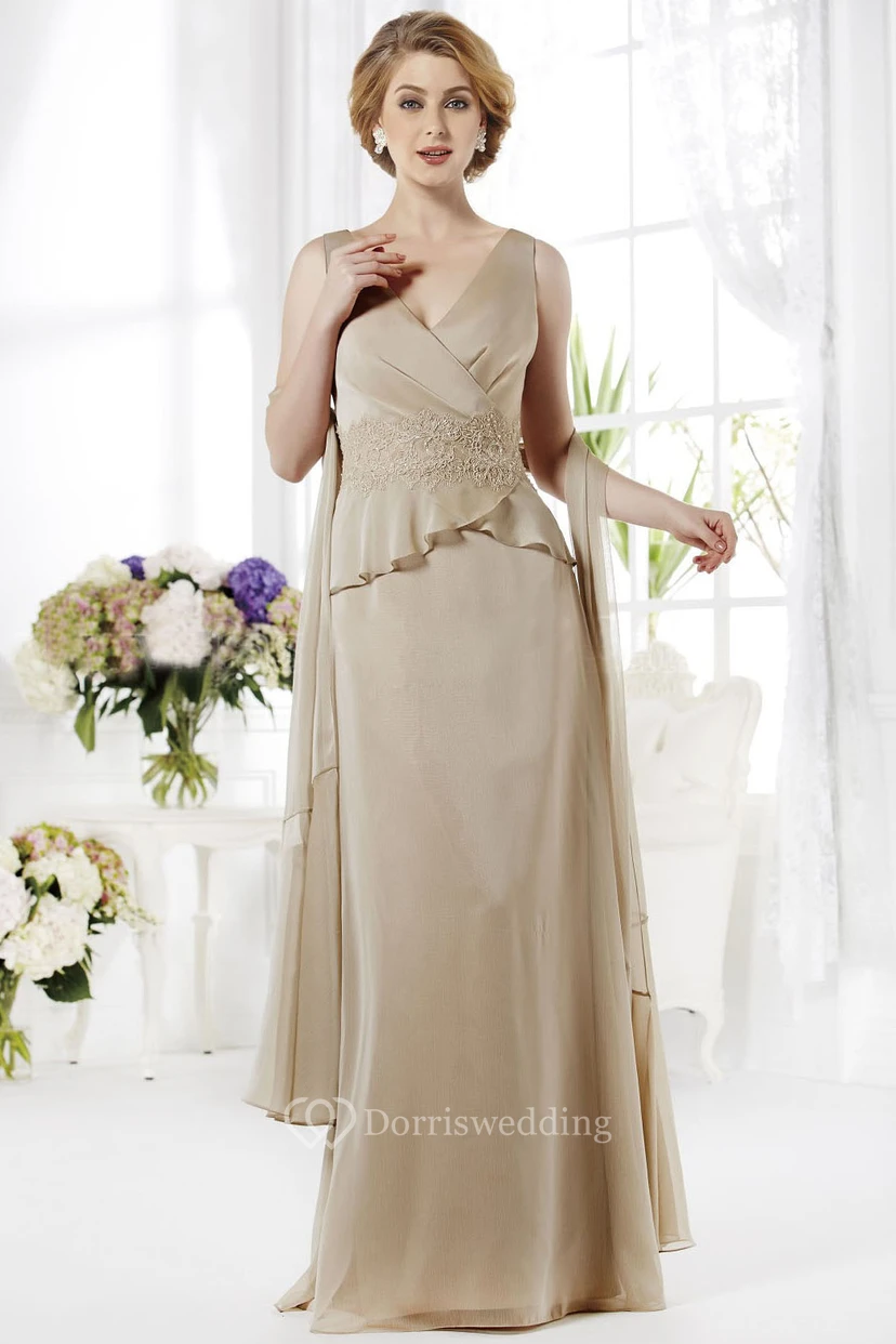 Ärmelloses, langes Brautmutterkleid mit V-Ausschnitt, Rüschen und Applikationen