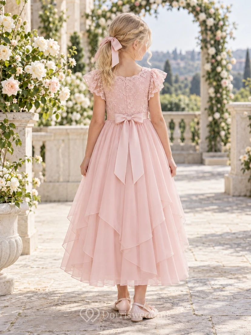 Vestido de niña de flores discreto, rosa, de gasa, corte en A, mangas con volantes y largo hasta los tobillos. view 2