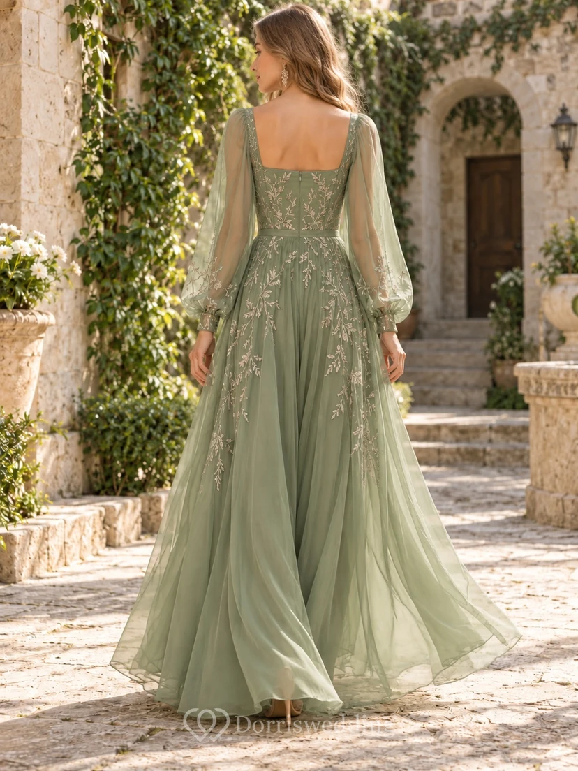 Robe de soirée en mousseline brodée de fleurs, couleur sauge, manches longues et col carré view 2