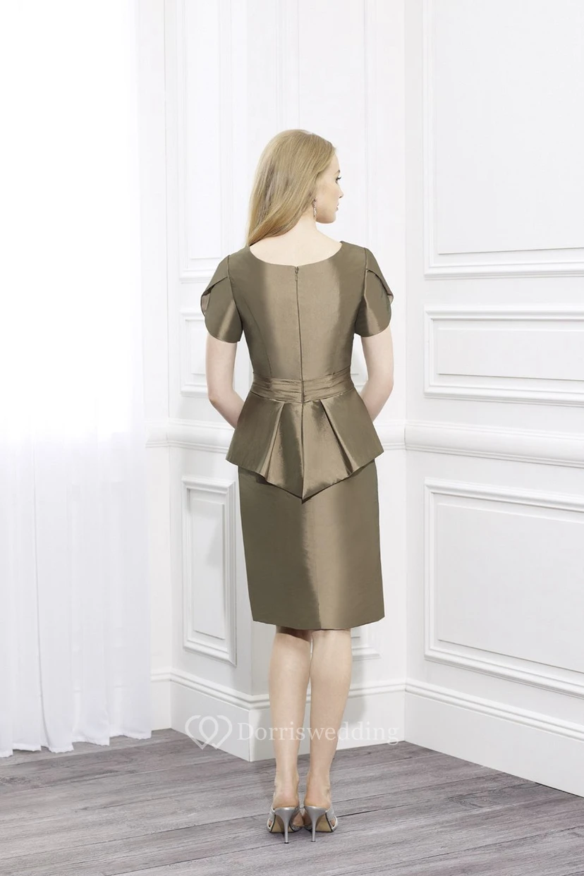 Knee-Length Pencil V-Neck Short Sleeve Satin Mother Of The Bride Dress With Broach view 2