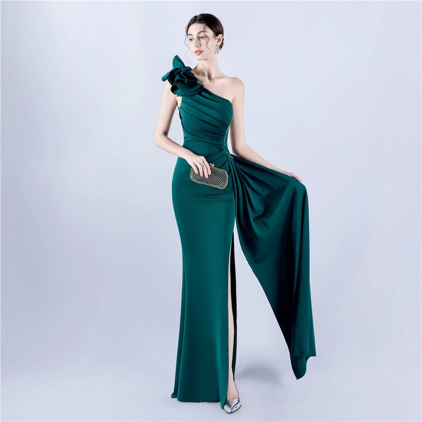 Robe de soirée ornée de perles et de diamants, avec épaulettes à motif feuille de lotus et col oblique, idéale pour la célébration de la réunion annuelle. view 39