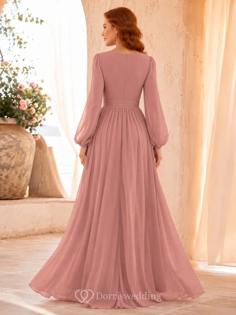 Robe de soirée élégante en mousseline rose poudré, coupe trapèze, col en V et manches bouffantes, style romantique. view 2