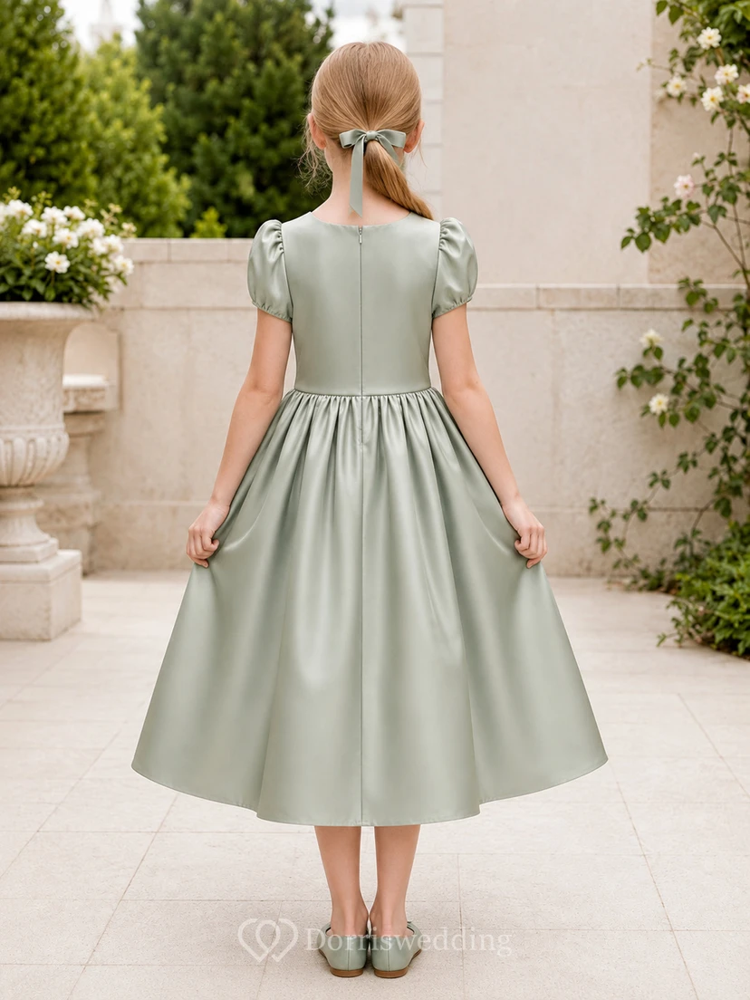 Robe de demoiselle d'honneur Sage Clean Line en satin, coupe trapèze, dos orné d'un nœud, manches bouffantes, col rond et jupe mi-longue. view 2
