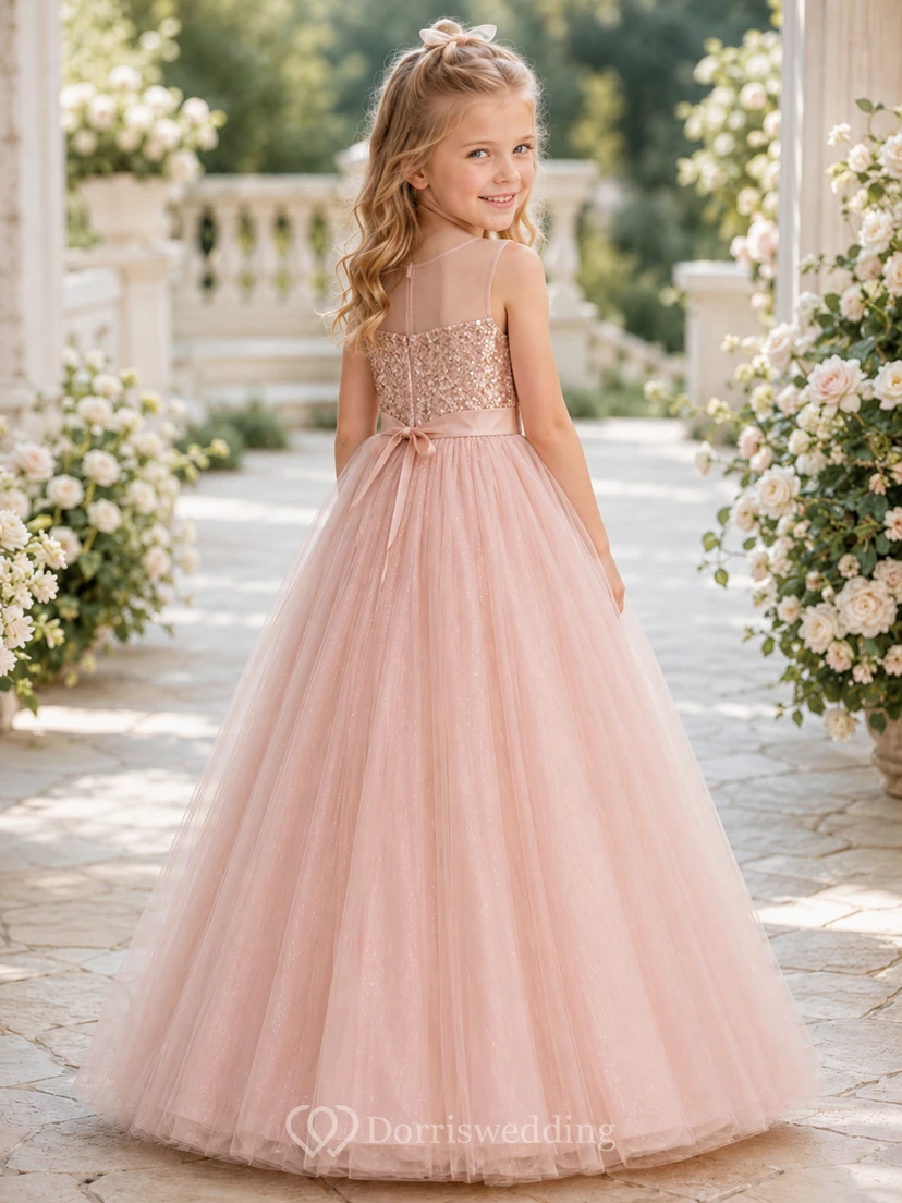 Robe de demoiselle d'honneur en dentelle rose poudré et tulle, coupe trapèze, manches courtes, col rond, longueur thé view 2
