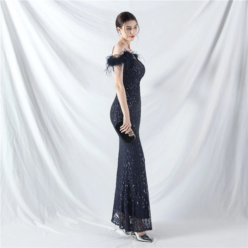 Robe de soirée haut de gamme ornée de perles florales et de plumes d'autruche. view 83