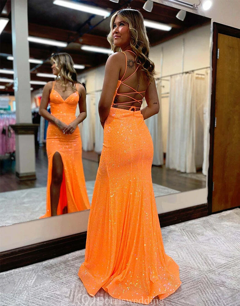 Robe longue à sequins orange fluo éclatante, bretelles spaghetti et fente jusqu'à la cuisse view 2