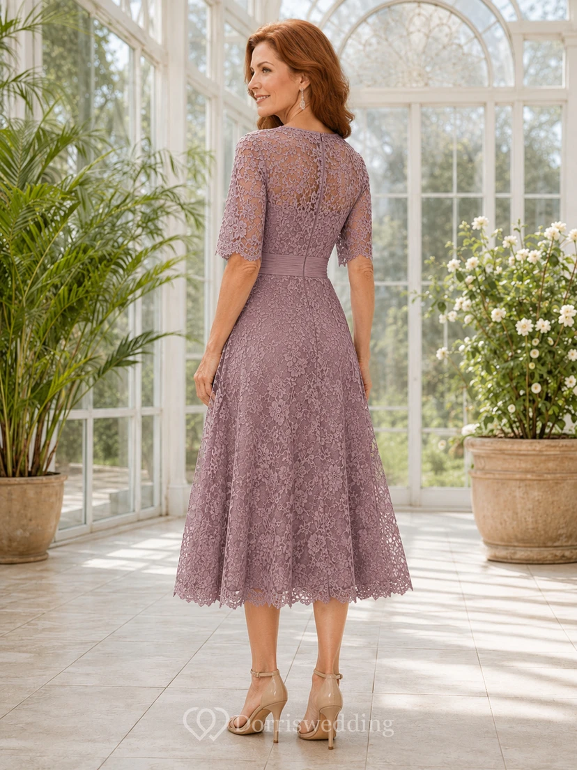 Elegantes, lilafarbenes Vintage-Spitzenkleid in Teelänge mit A-Linien-Schnitt, Rundhalsausschnitt und Dreiviertelärmeln für die Mutter der Braut view 2