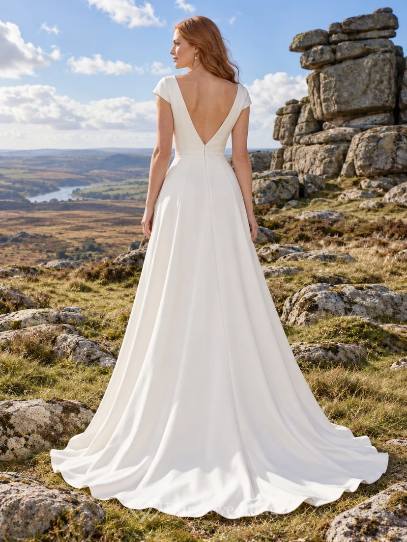 Vestido de novia sencillo de corte A con escote en V, manga corta y cola de satén view 2
