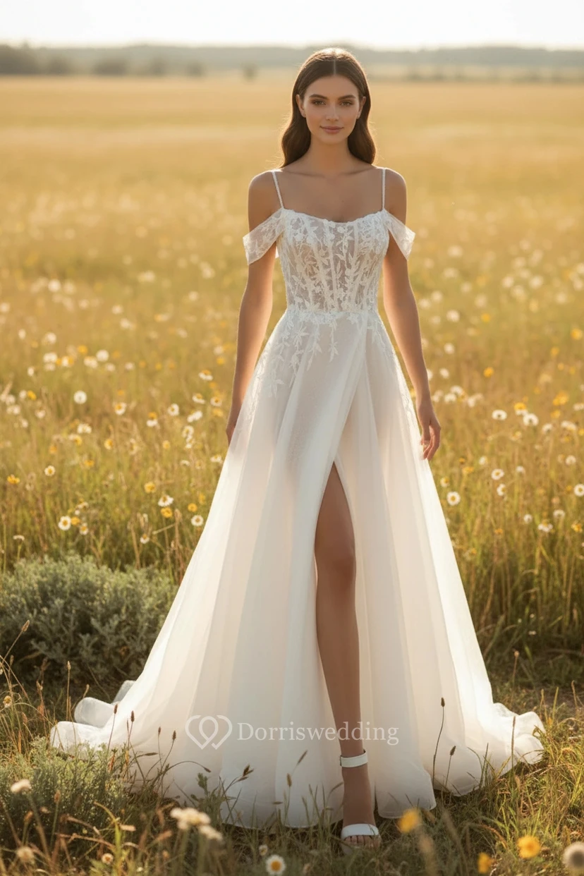 Robe de mariée bohème en tulle transparent, coupe trapèze, bustier, épaules dénudées et fente haute