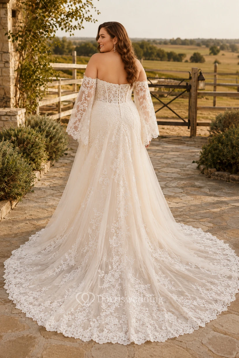 Vestido de novia de talla grande color marfil, con escote Bardot, encaje, corte en A y cola larga. view 2