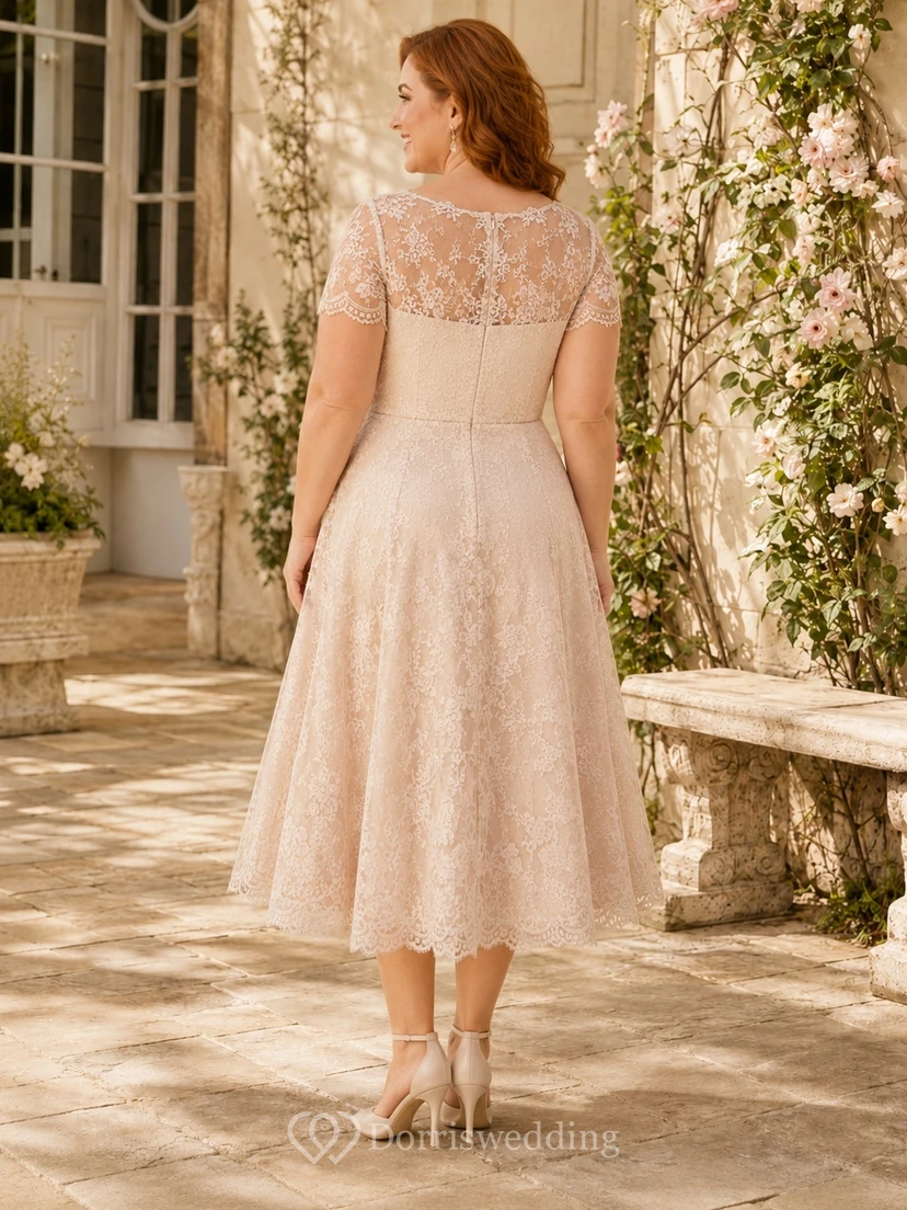 Romantisches zweites Hochzeitskleid in Übergröße: Rosafarbenes Spitzenkleid mit U-Boot-Ausschnitt, kurzen Ärmeln, A-Linie und Teelänge view 2