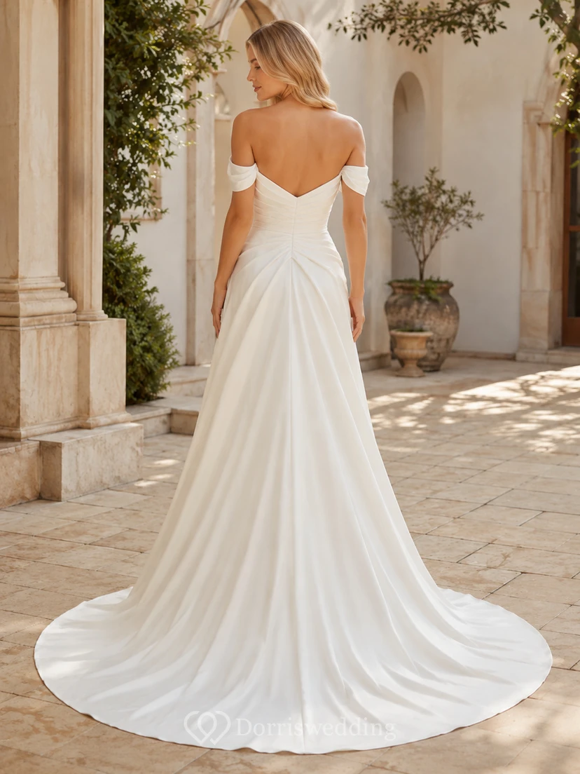 Vestido de novia minimalista de satén, corte en A, hombros descubiertos, cola larga. view 2