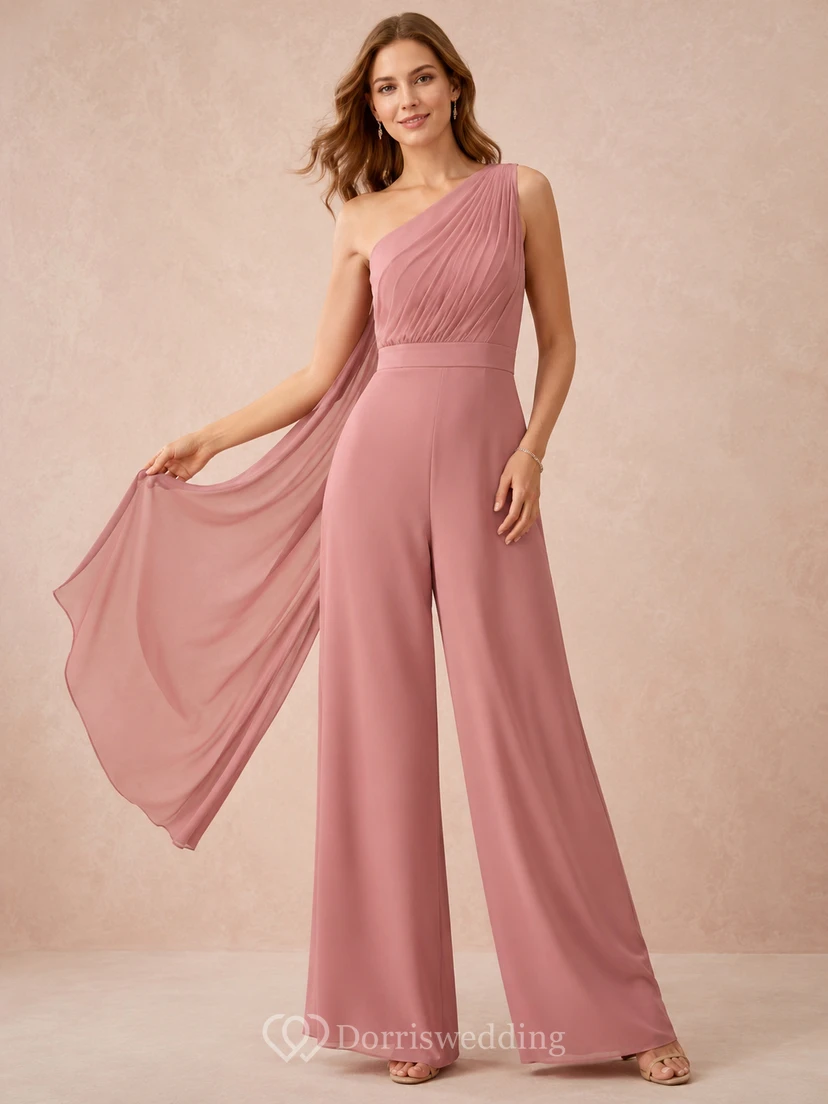 Moderner Abend-Jumpsuit aus Chiffon in Altrosa mit One-Shoulder-Ausschnitt, Cape-Drapierung und weitem Bein