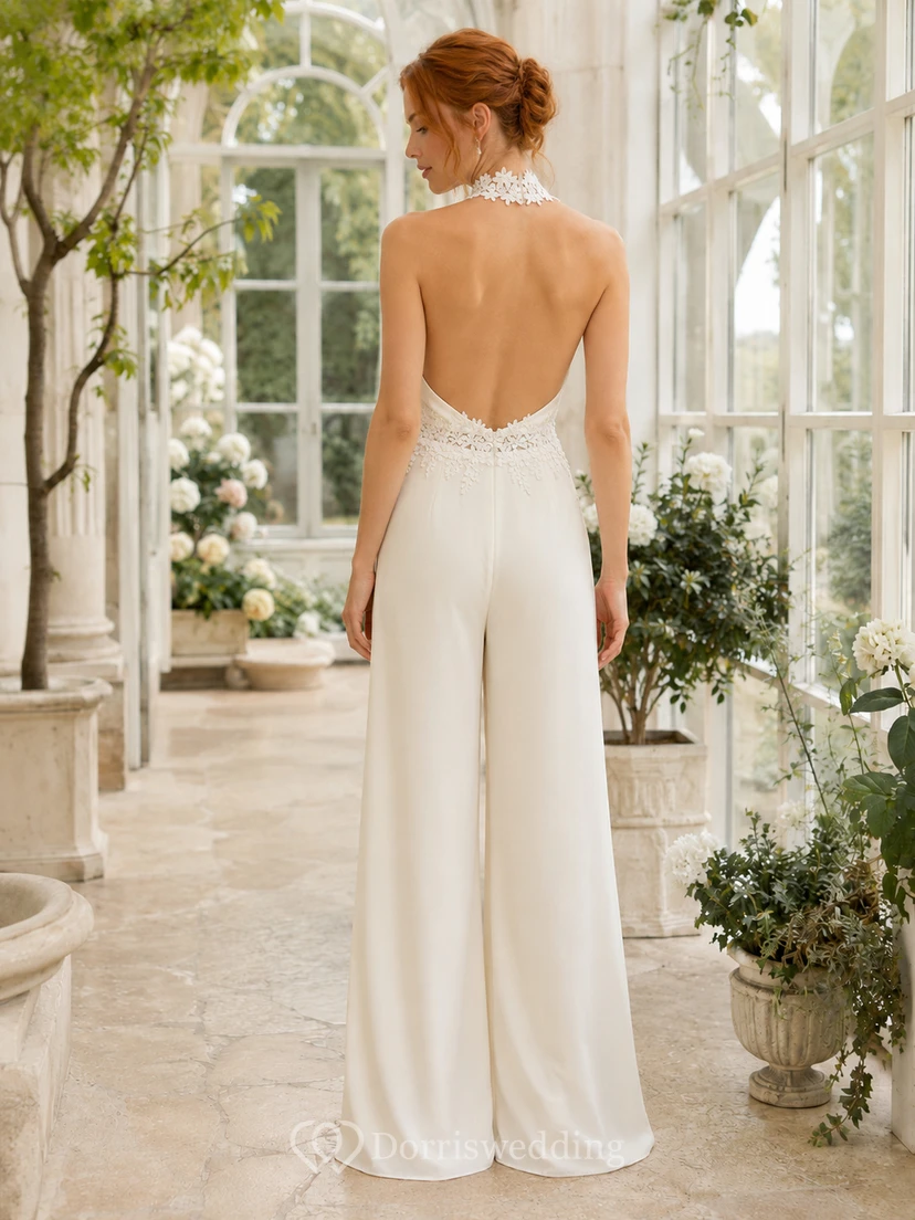 Minimalistischer Braut-Jumpsuit aus Satin-Tüll mit Neckholder, ärmellos, Schleppe und Perlenbesatz view 2