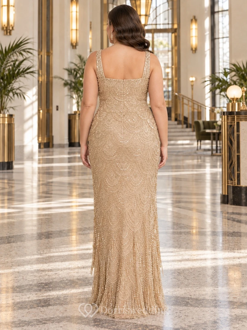 Langes, ärmelloses Brautjungfernkleid in Übergröße mit eckigem Ausschnitt, champagnerfarbenem Etuikleid, Muschelsaum und Perlenbesatz view 2