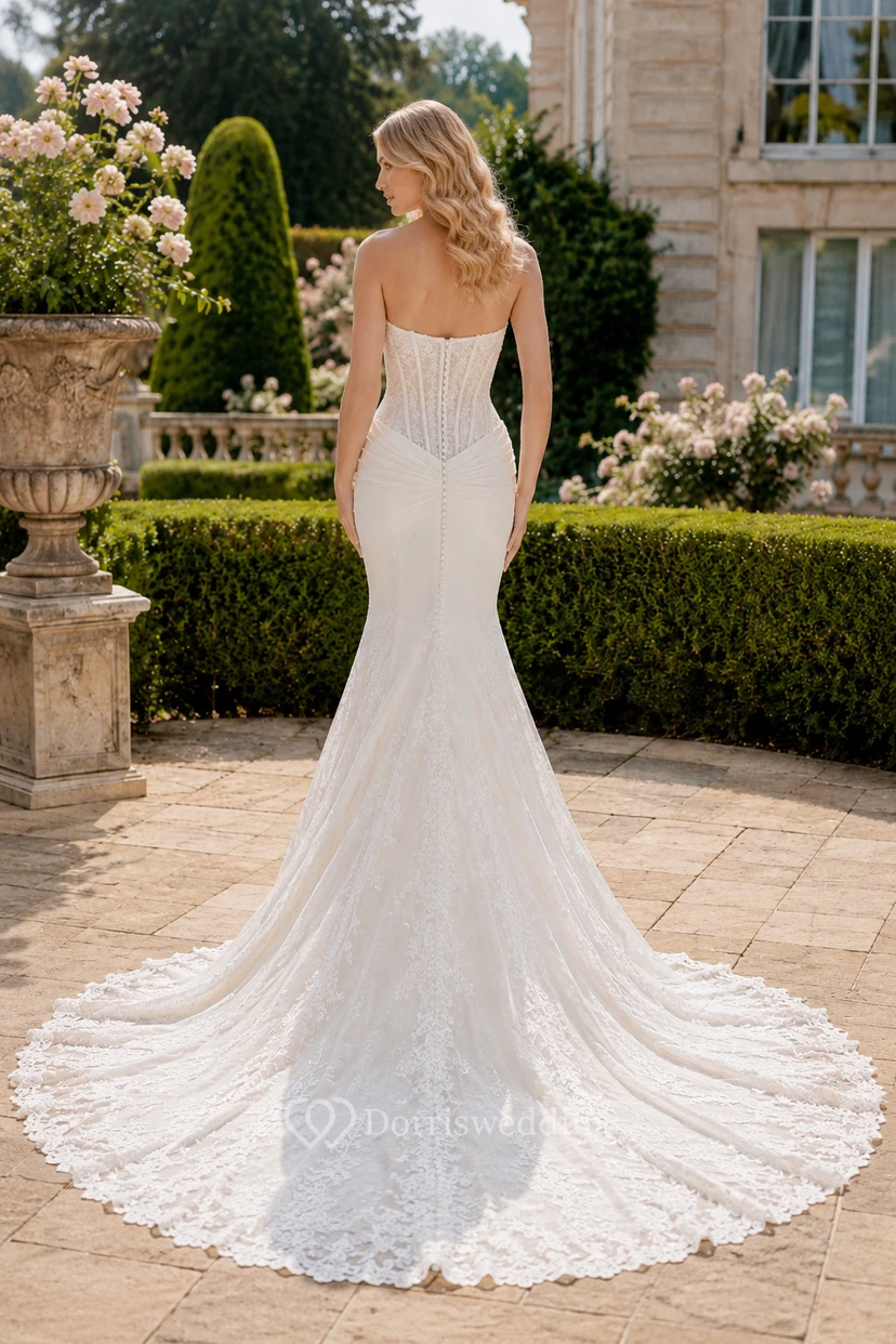 Brautkleid aus Spitze und Tüll im Meerjungfrauenstil, trägerlos, mit Herzausschnitt und Schleppe view 2