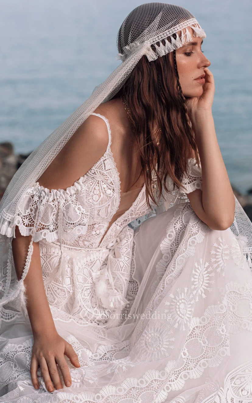 Hippie-Brautkleid mit tiefem Ausschnitt, Spaghetti-Spitze, Empire-Stil, Boho-Stil und Schleppe, Strandhochzeitskleid view 4