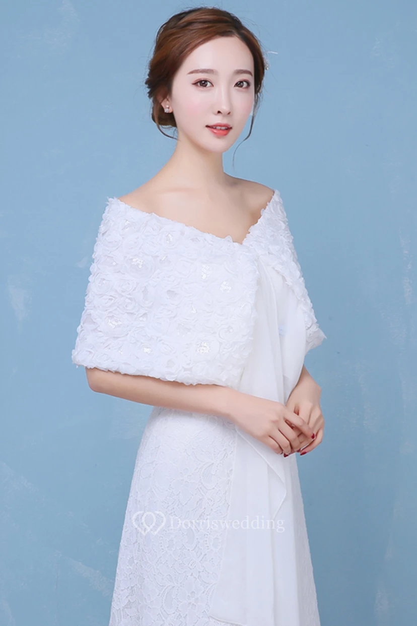 Neues dreidimensionales Chiffon-Schulterteil mit Rosenpailletten und weißem Schal view 2