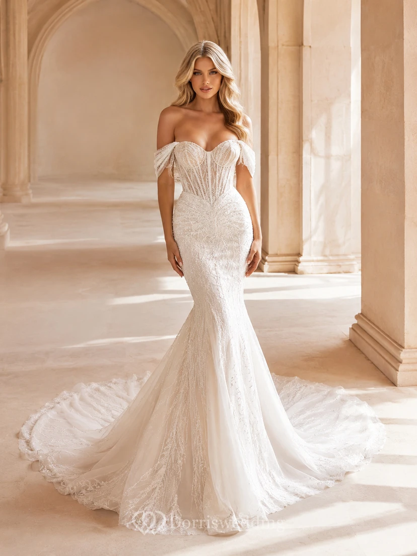 Robe de mariée sirène fluide en dentelle, épaules dénudées, manches courtes, traîne chapelle, applications florales, pour cérémonie.