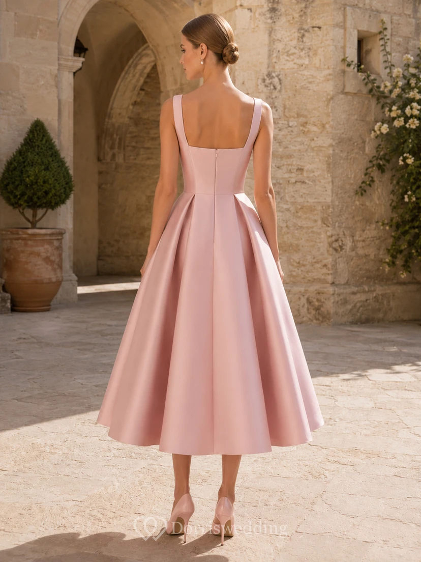 Vestido de novia moderno de corte A con tirantes cuadrados, largo hasta la rodilla, de satén, color rosa empolvado. view 2
