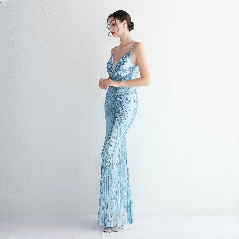 Vestido largo de noche con lentejuelas y tirantes de flores, ajustado, elegante y de estilo sofisticado. view 28