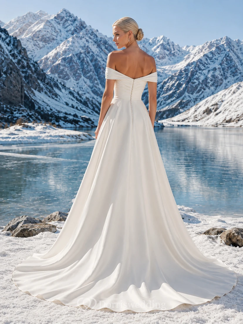Robe de mariée minimaliste en satin, deux pièces, col carré, sans manches, traîne courte. view 2